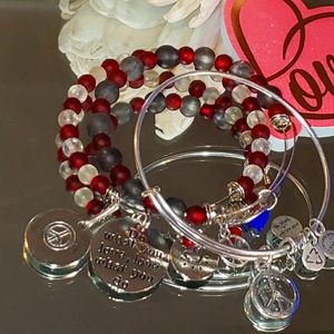 Peace ✌ ☮ symbol Alex and ani